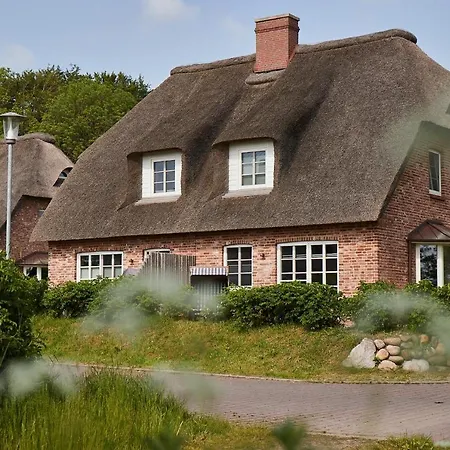 Nyaraló House Reetdachhaus House 1